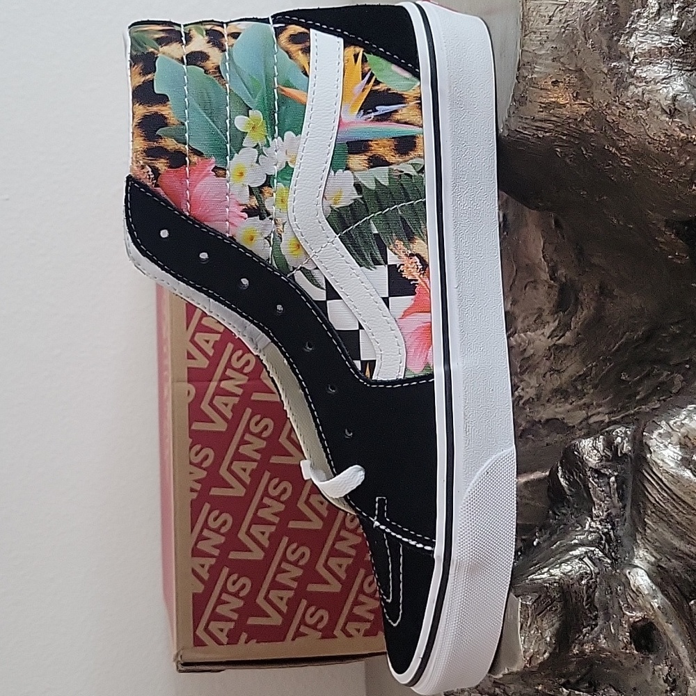 VANS SK8 HI - NEW IN BOX!